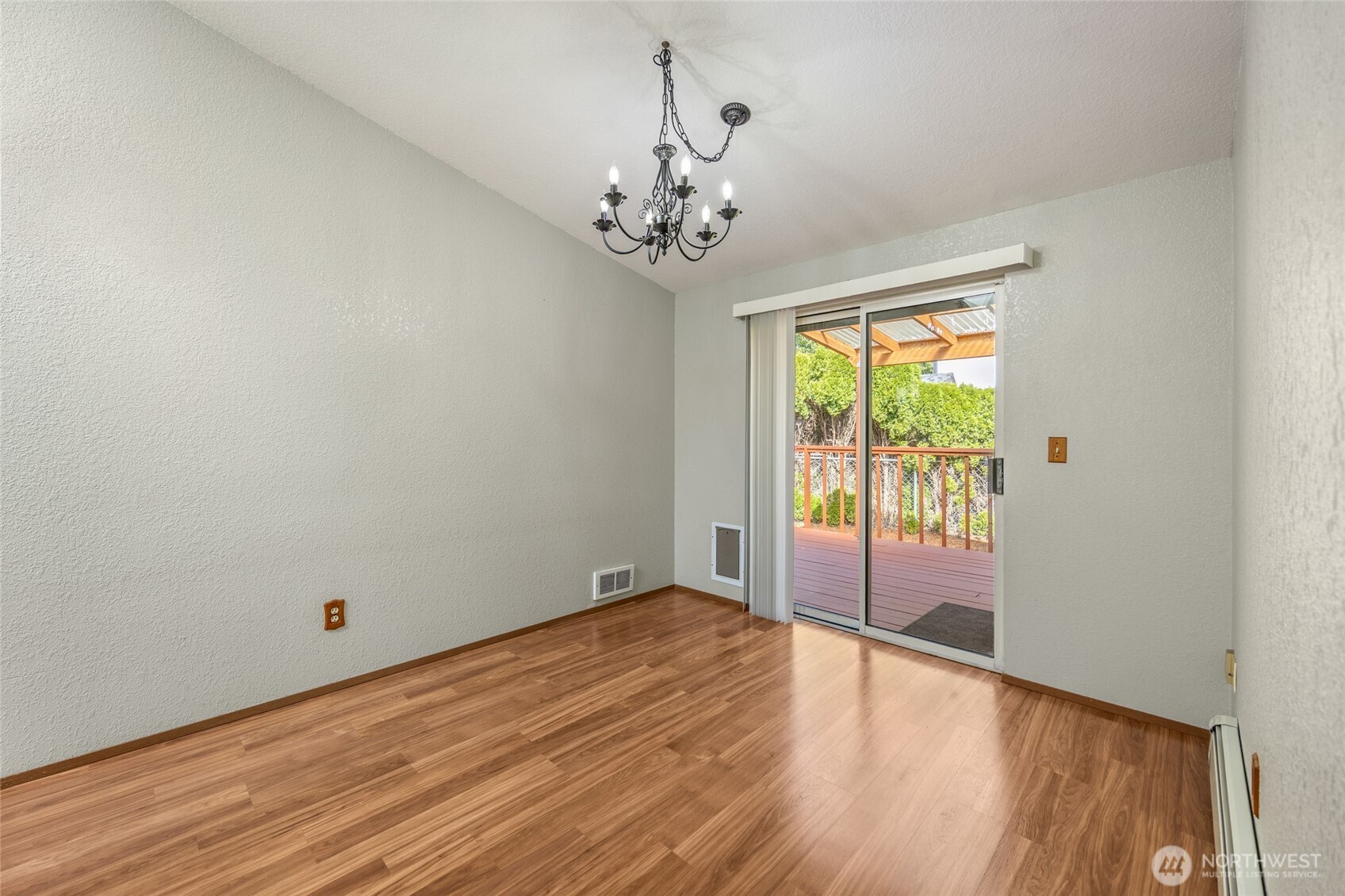 7123 Lakeside Street Property Photo 9