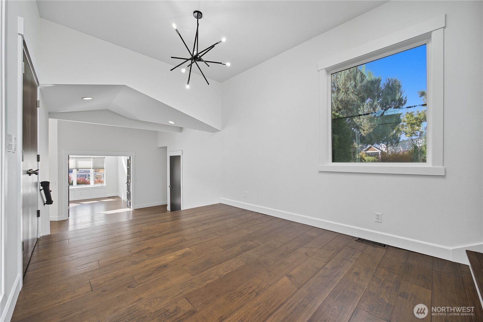 5404 Collins Road Property Photo 4