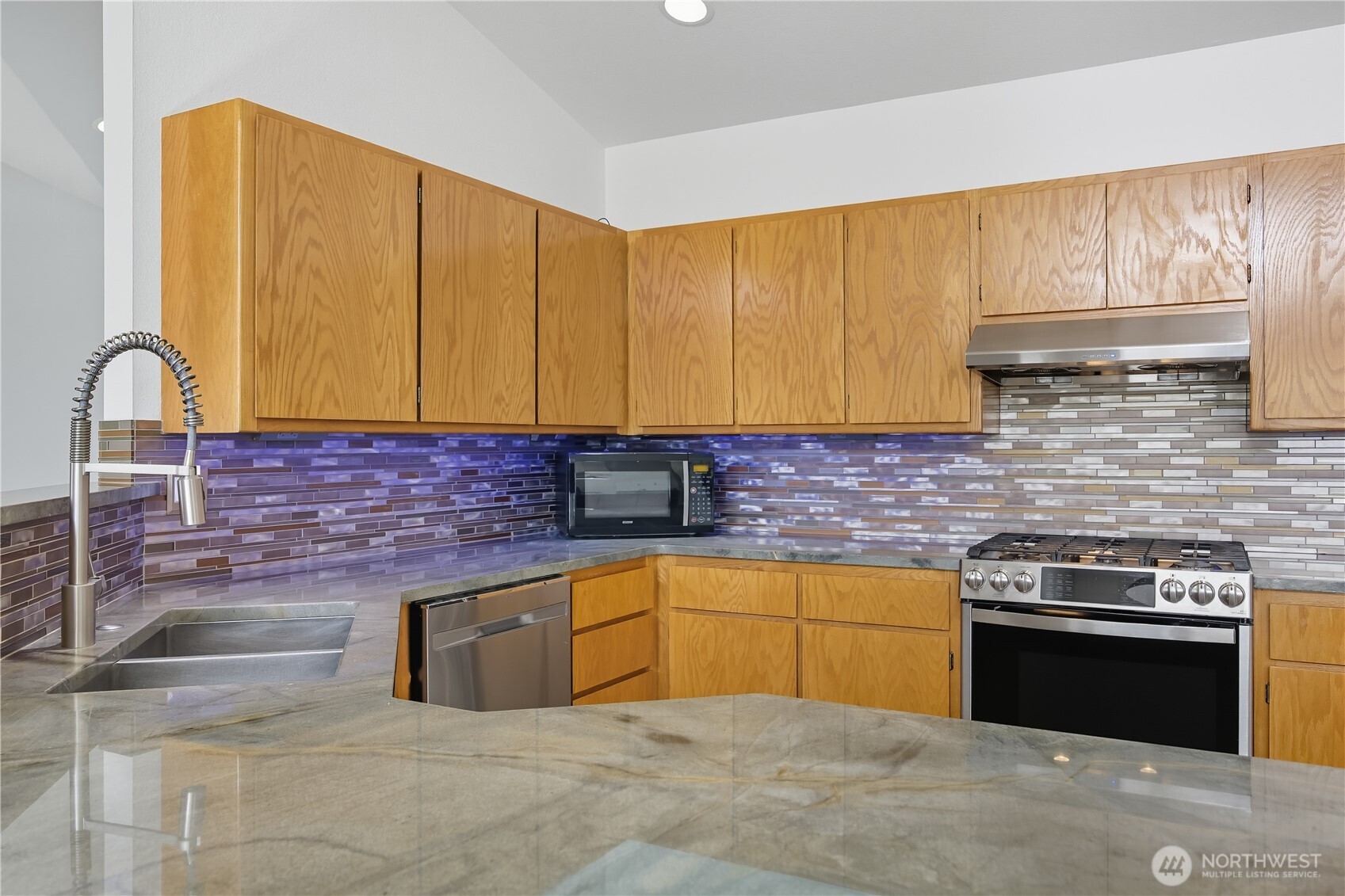 5404 Collins Road Property Photo 8
