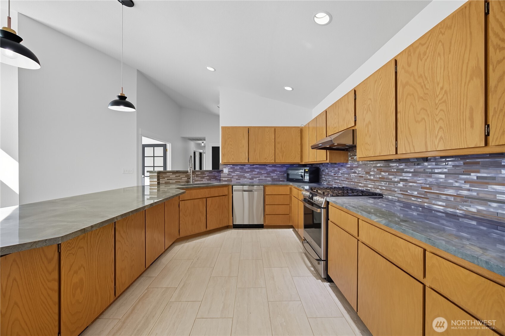 5404 Collins Road Property Photo 11