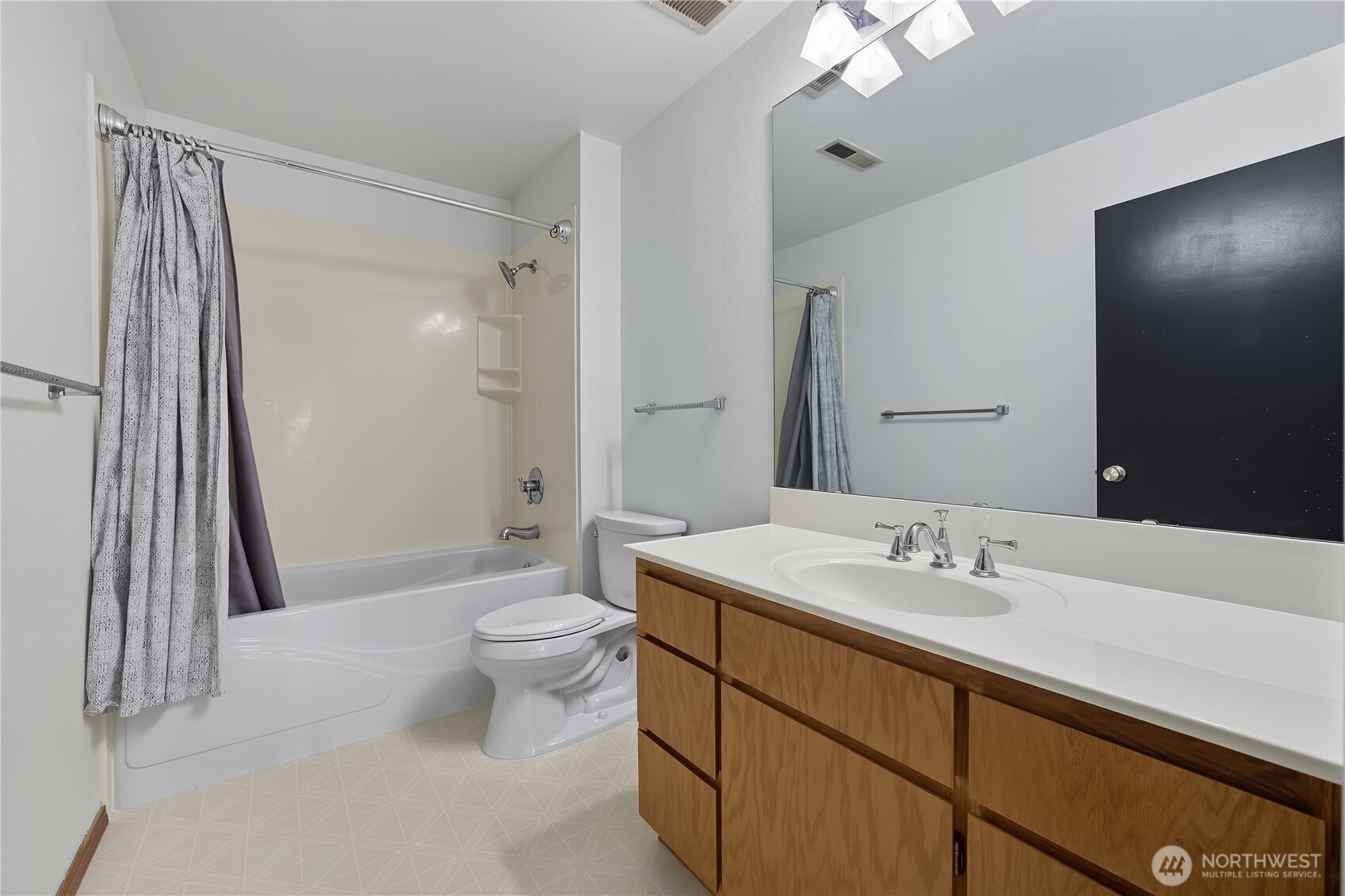 5404 Collins Road Property Photo 15