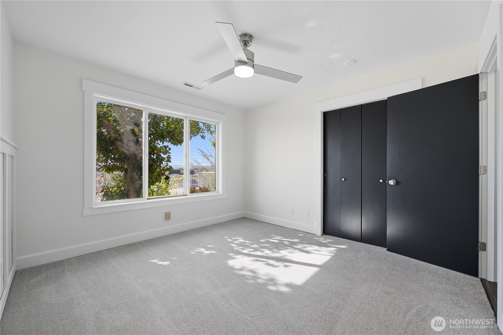 5404 Collins Road Property Photo 18