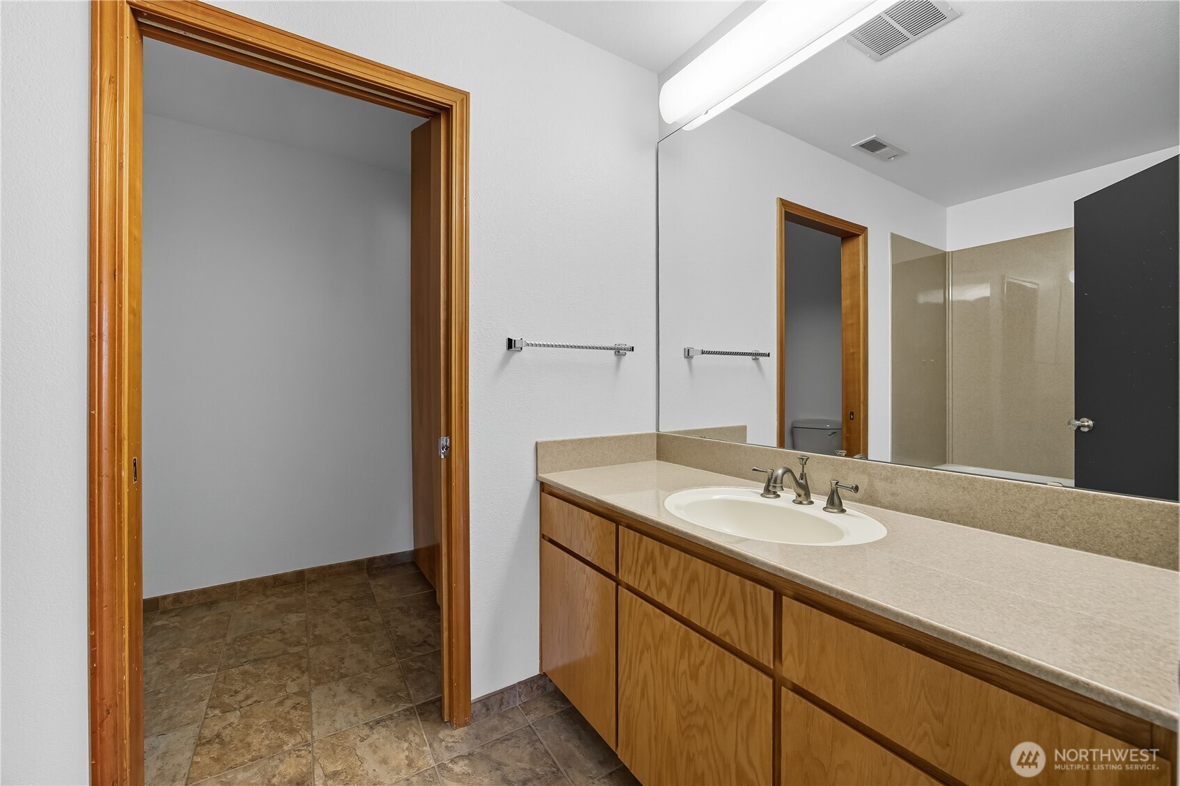 5404 Collins Road Property Photo 20