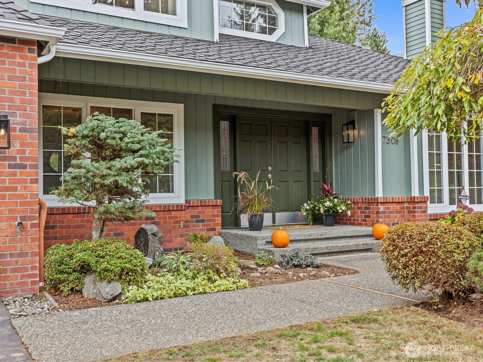 7308 203rd Street Property Photo 2