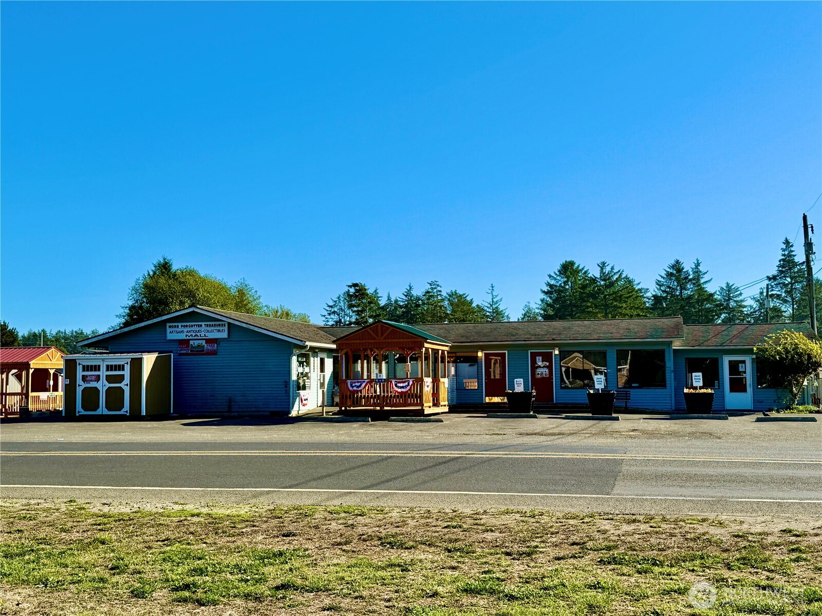 1910 Bay Avenue Property Photo 1