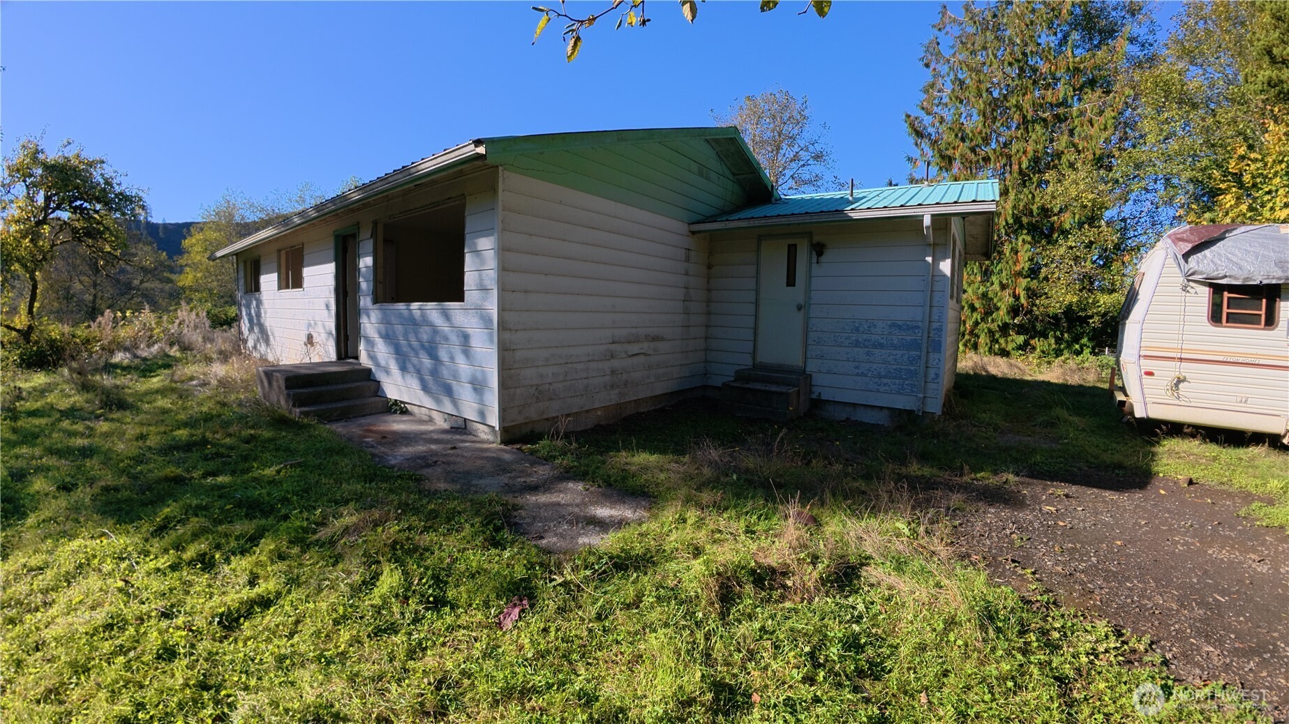 105 E Valley Road Property Photo 8