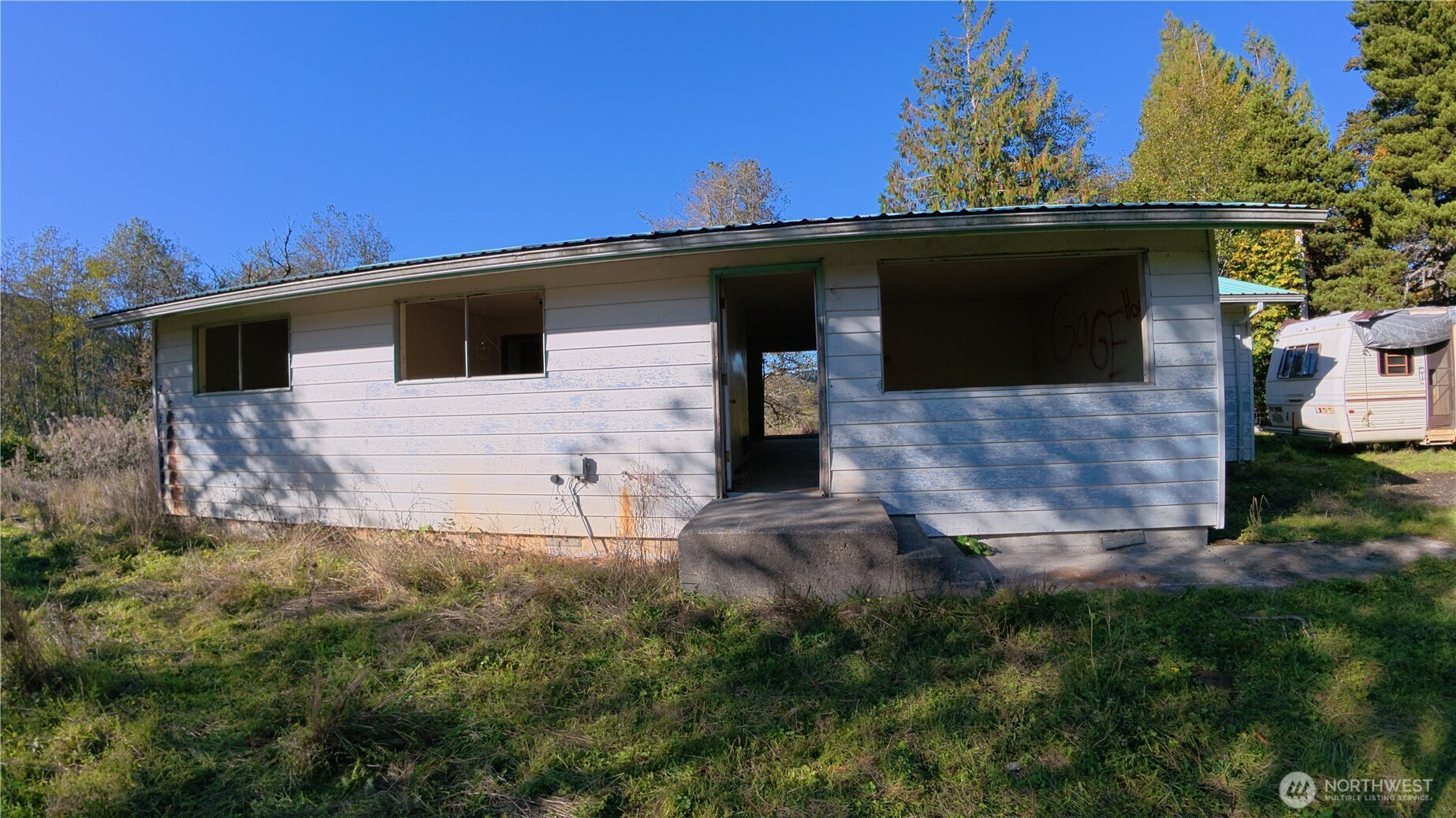105 E Valley Road Property Photo 9