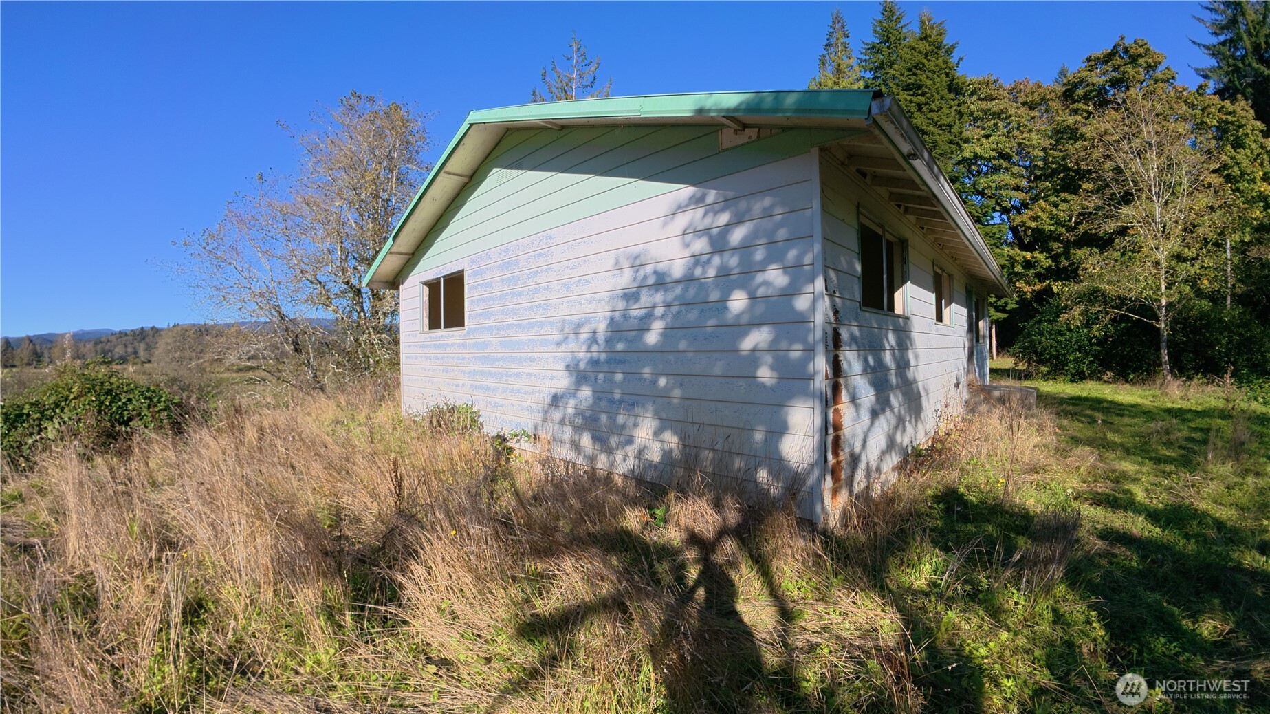 105 E Valley Road Property Photo 10