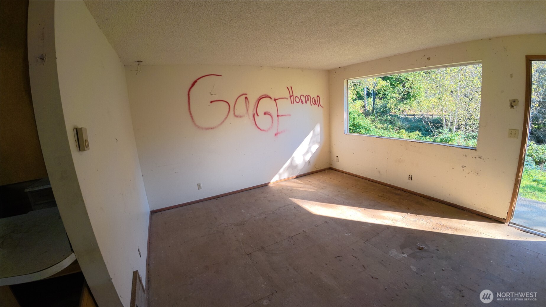 105 E Valley Road Property Photo 19