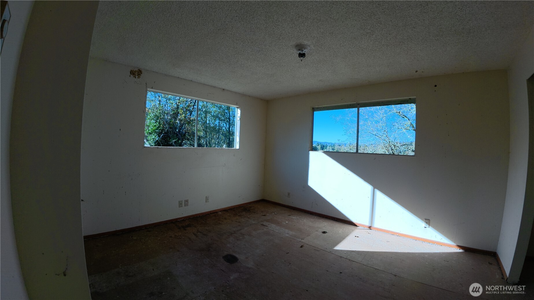 105 E Valley Road Property Photo 24