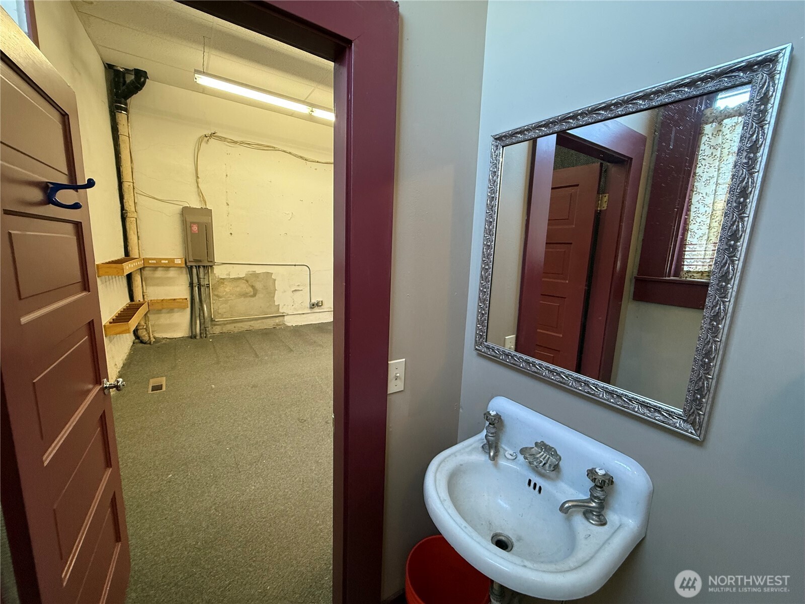 217 E Main Street Property Photo 9