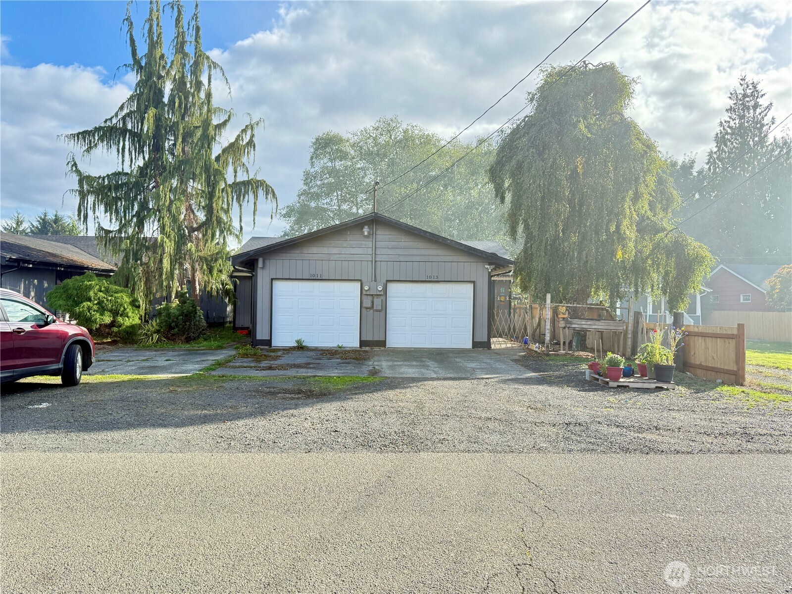 1007 Macfarlane Property Photo 2