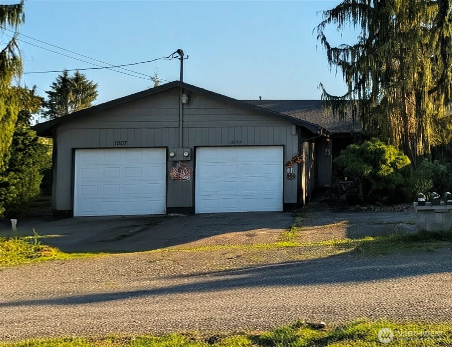 1007 Macfarlane Property Photo 9