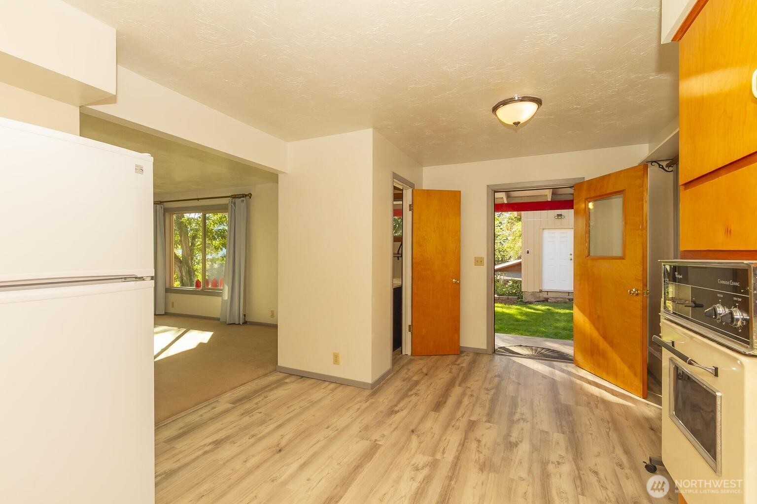 159 E 10th Avenue Property Photo 13