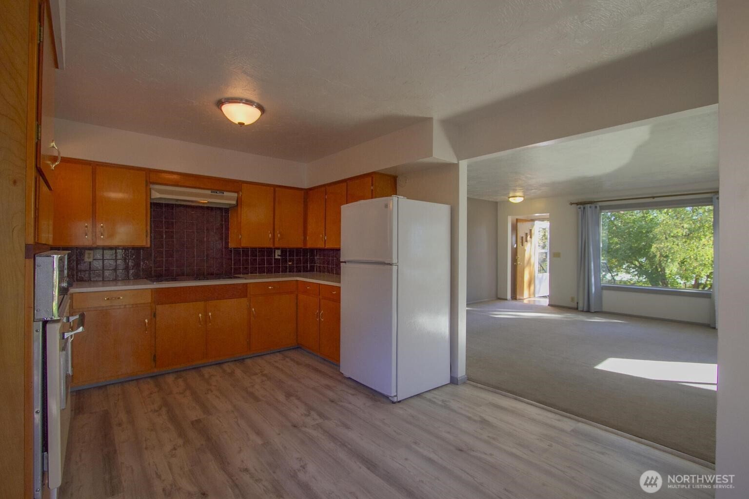 159 E 10th Avenue Property Photo 15