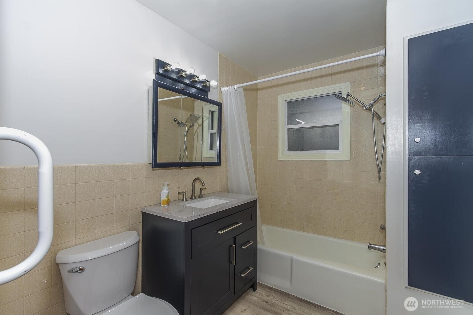 159 E 10th Avenue Property Photo 16