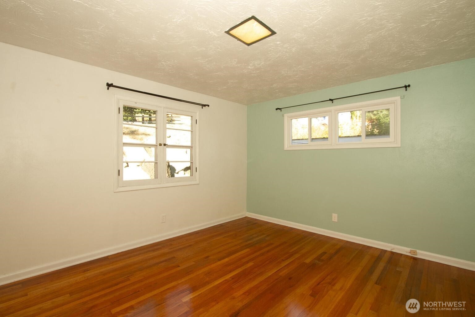 159 E 10th Avenue Property Photo 17