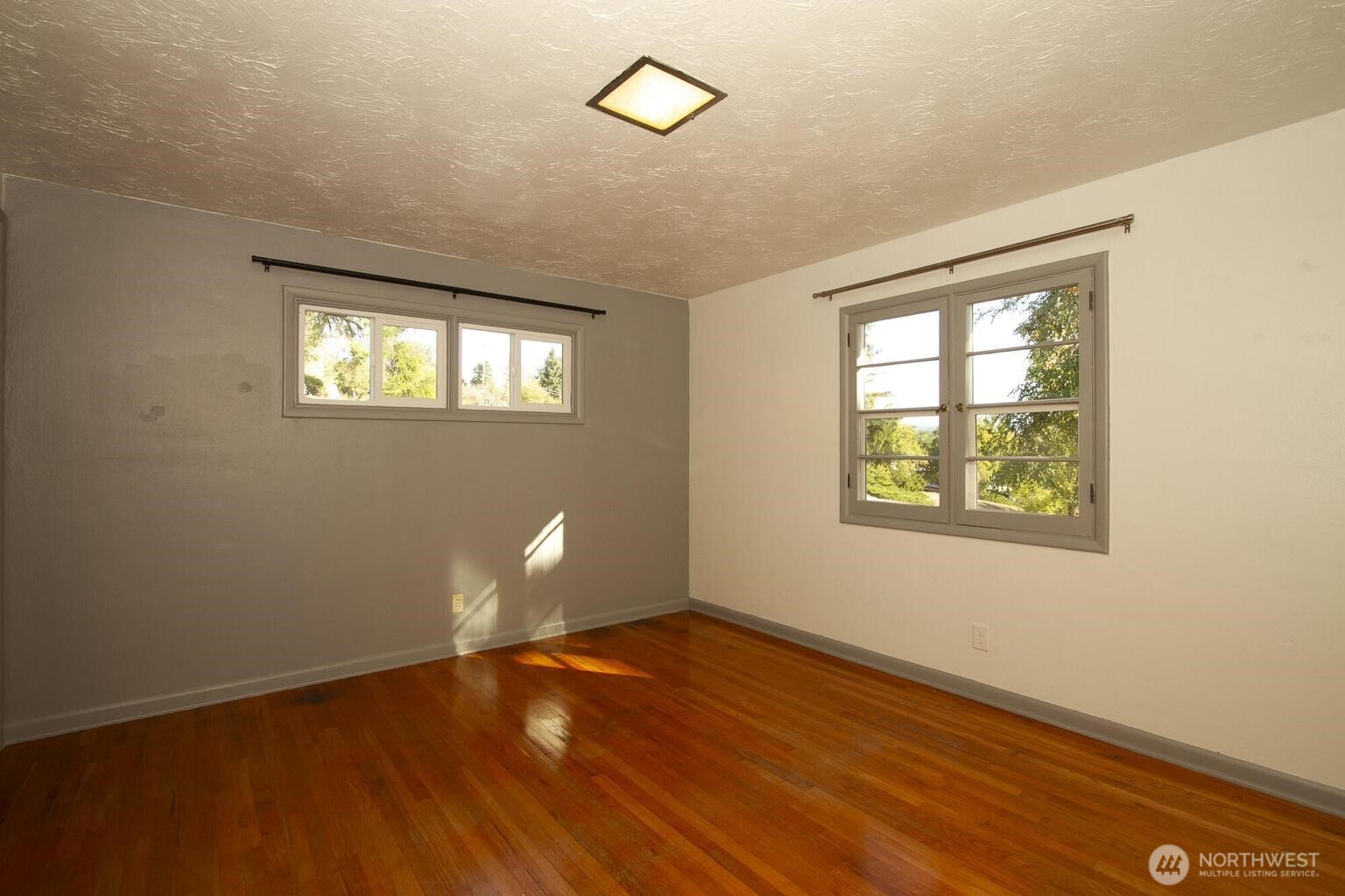 159 E 10th Avenue Property Photo 19