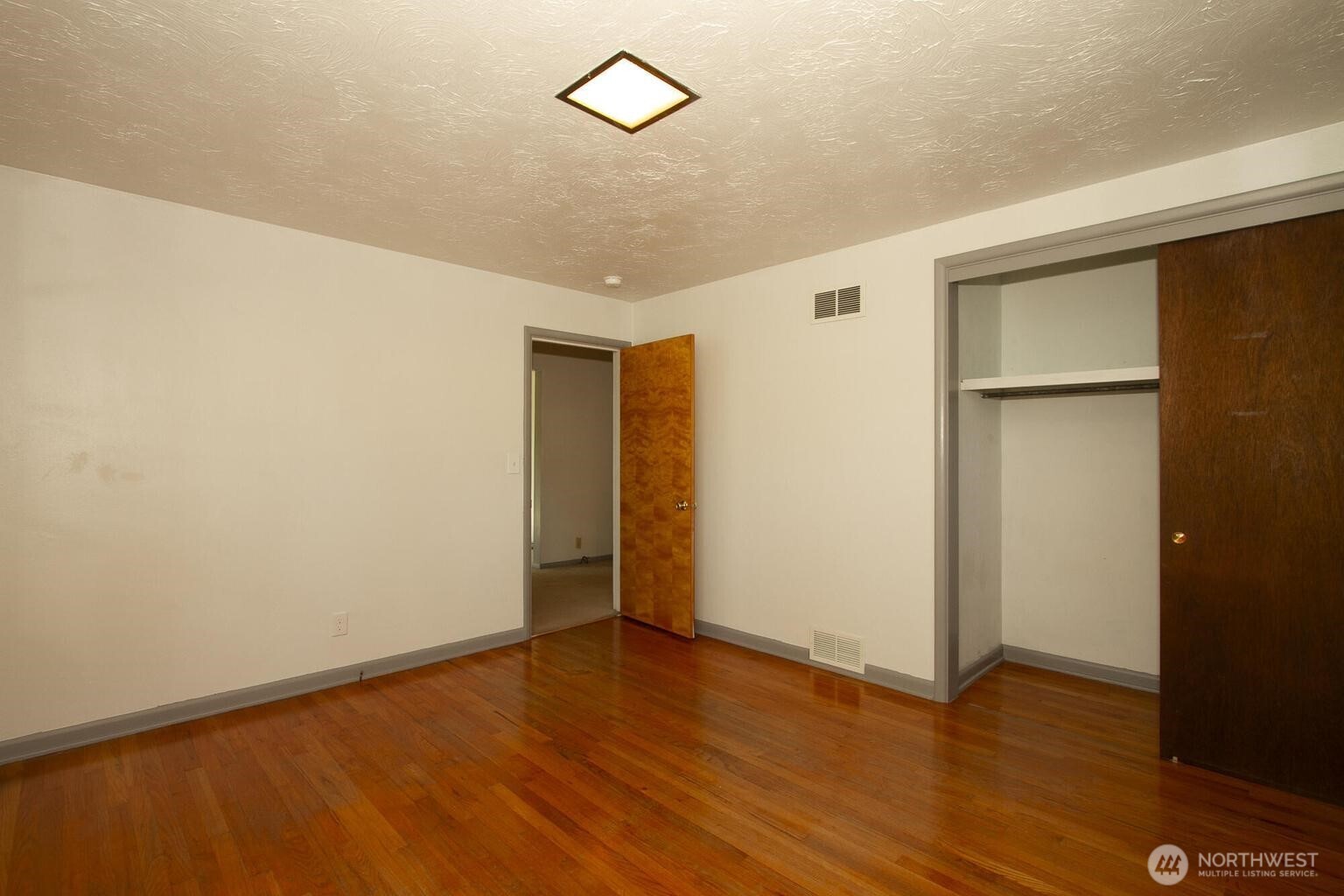 159 E 10th Avenue Property Photo 20
