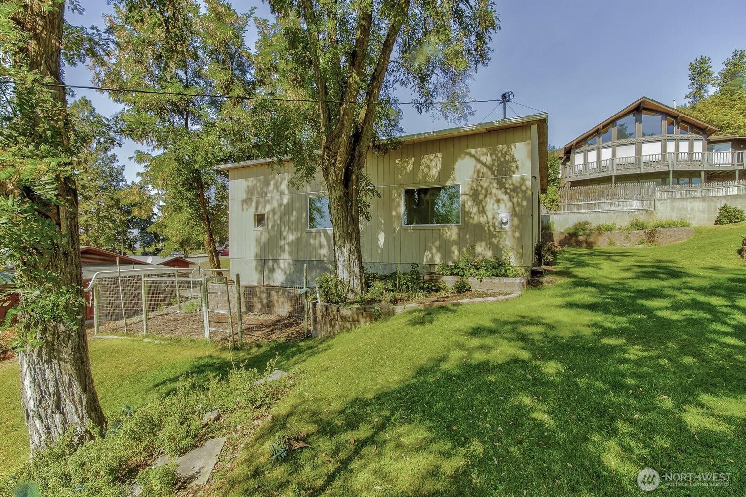 159 E 10th Avenue Property Photo 30