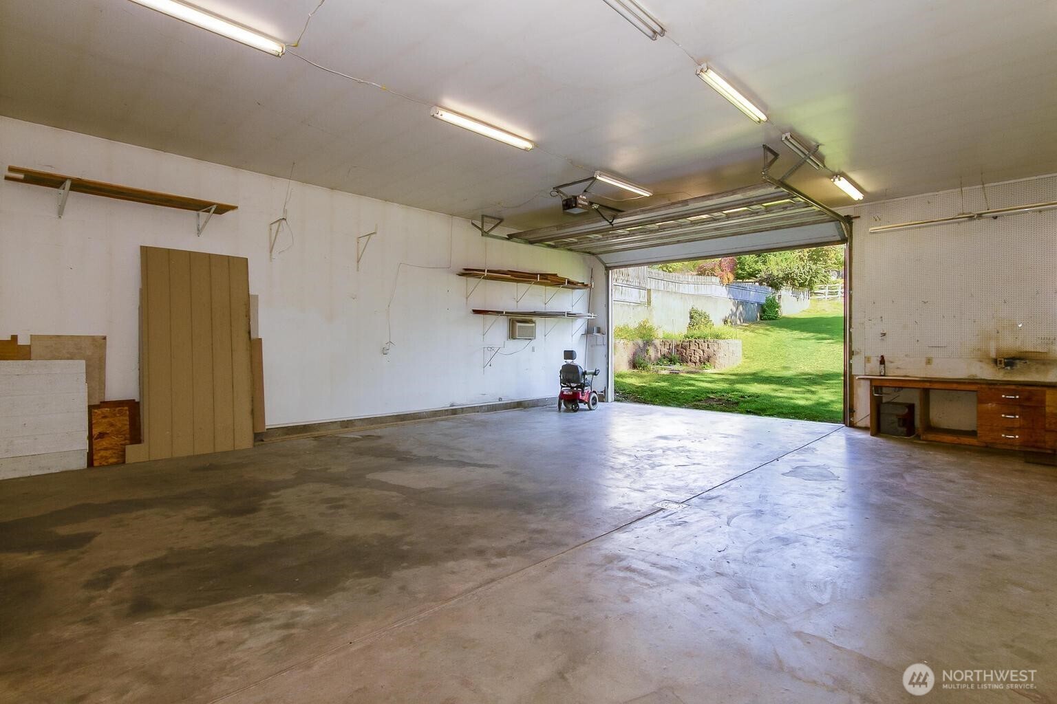 159 E 10th Avenue Property Photo 34