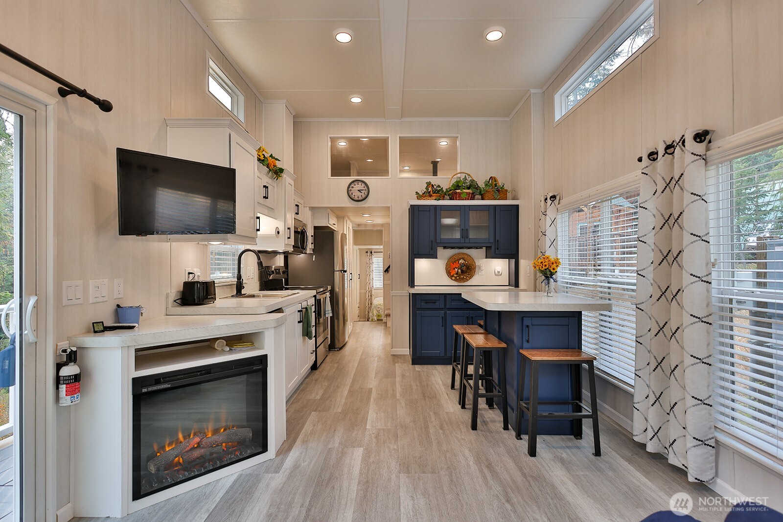 21512 Camp 12 Road Property Photo 4