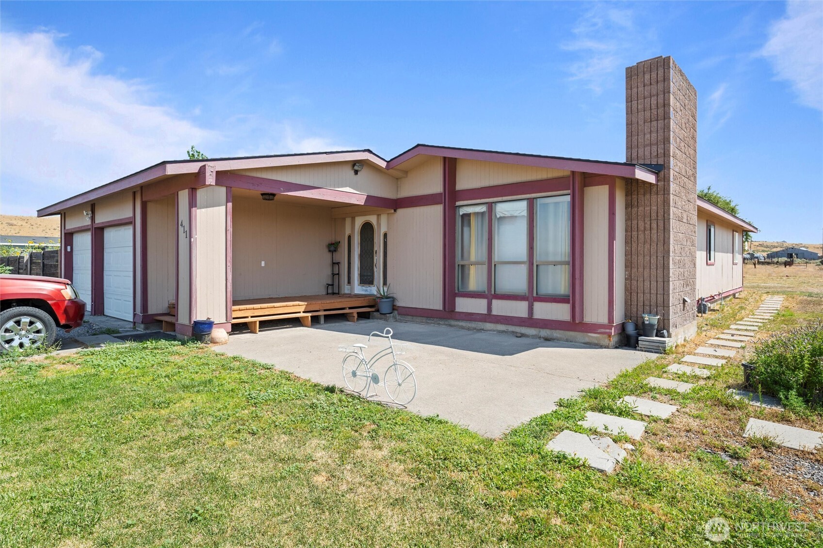 411 N Wahl Property Photo 3
