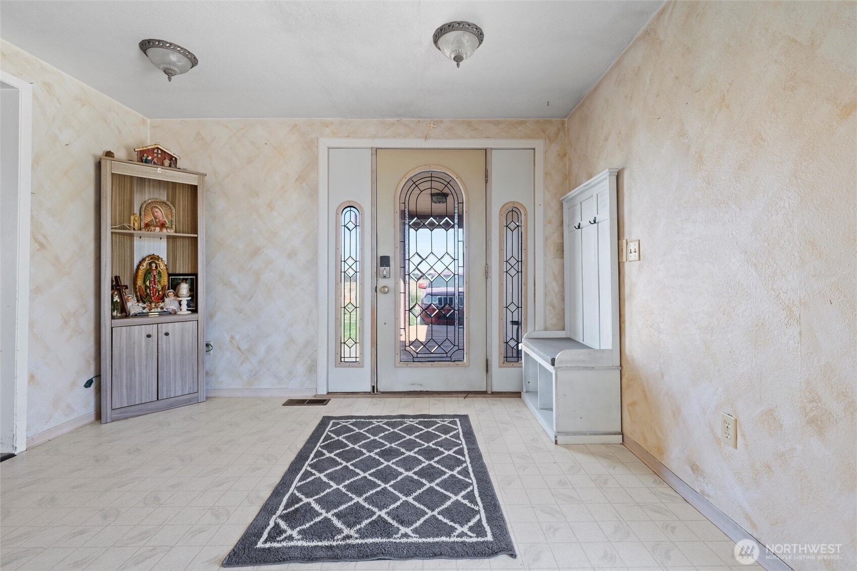 411 N Wahl Property Photo 5
