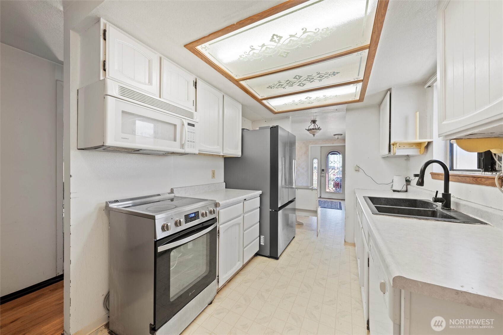 411 N Wahl Property Photo 10
