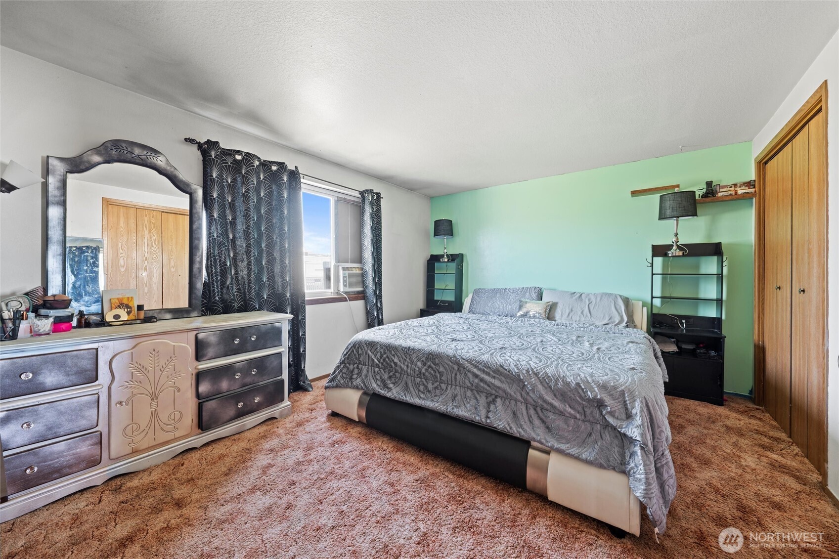411 N Wahl Property Photo 11