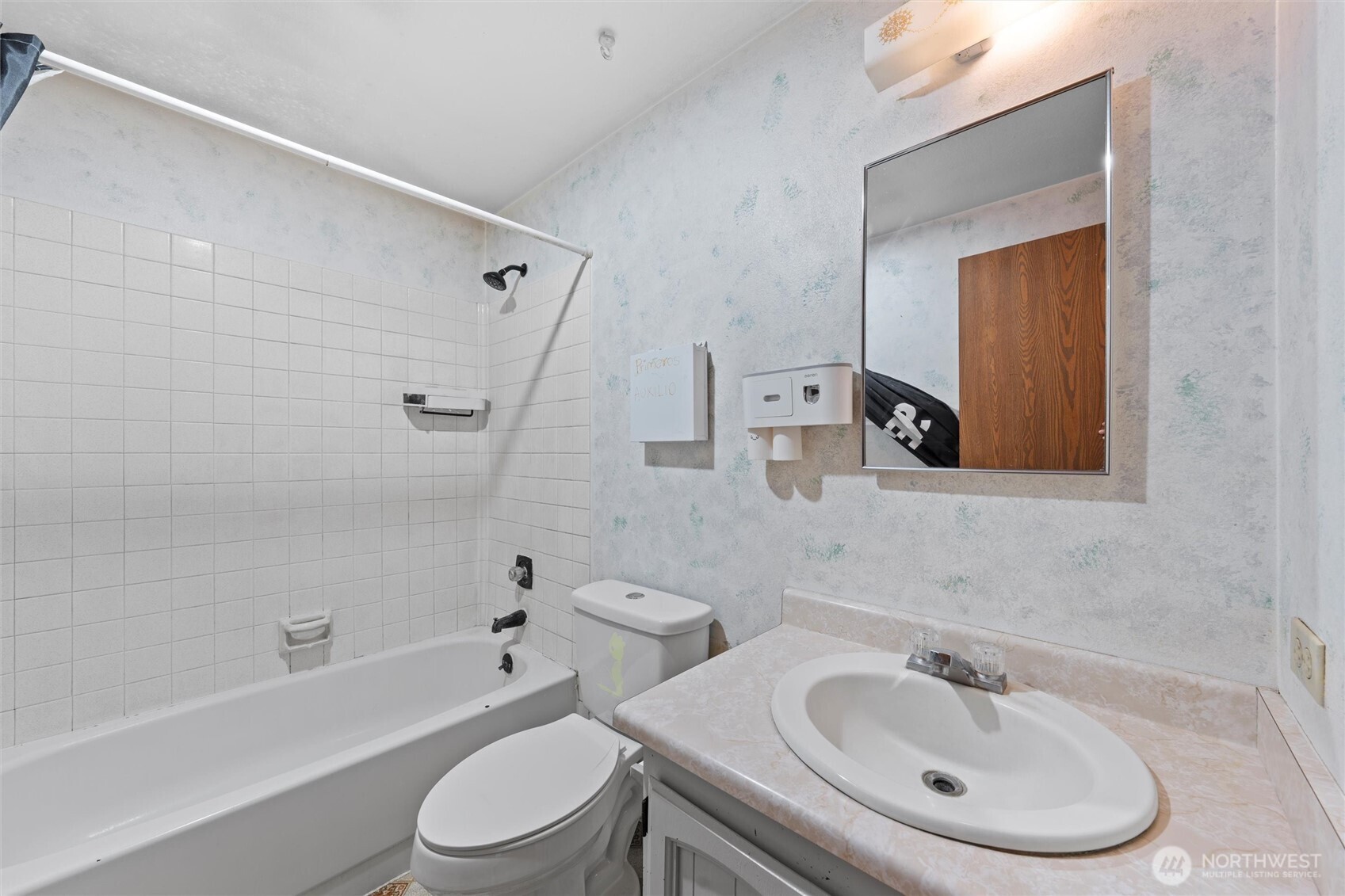 411 N Wahl Property Photo 15