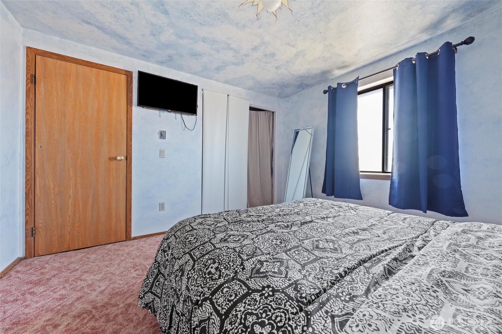 411 N Wahl Property Photo 18