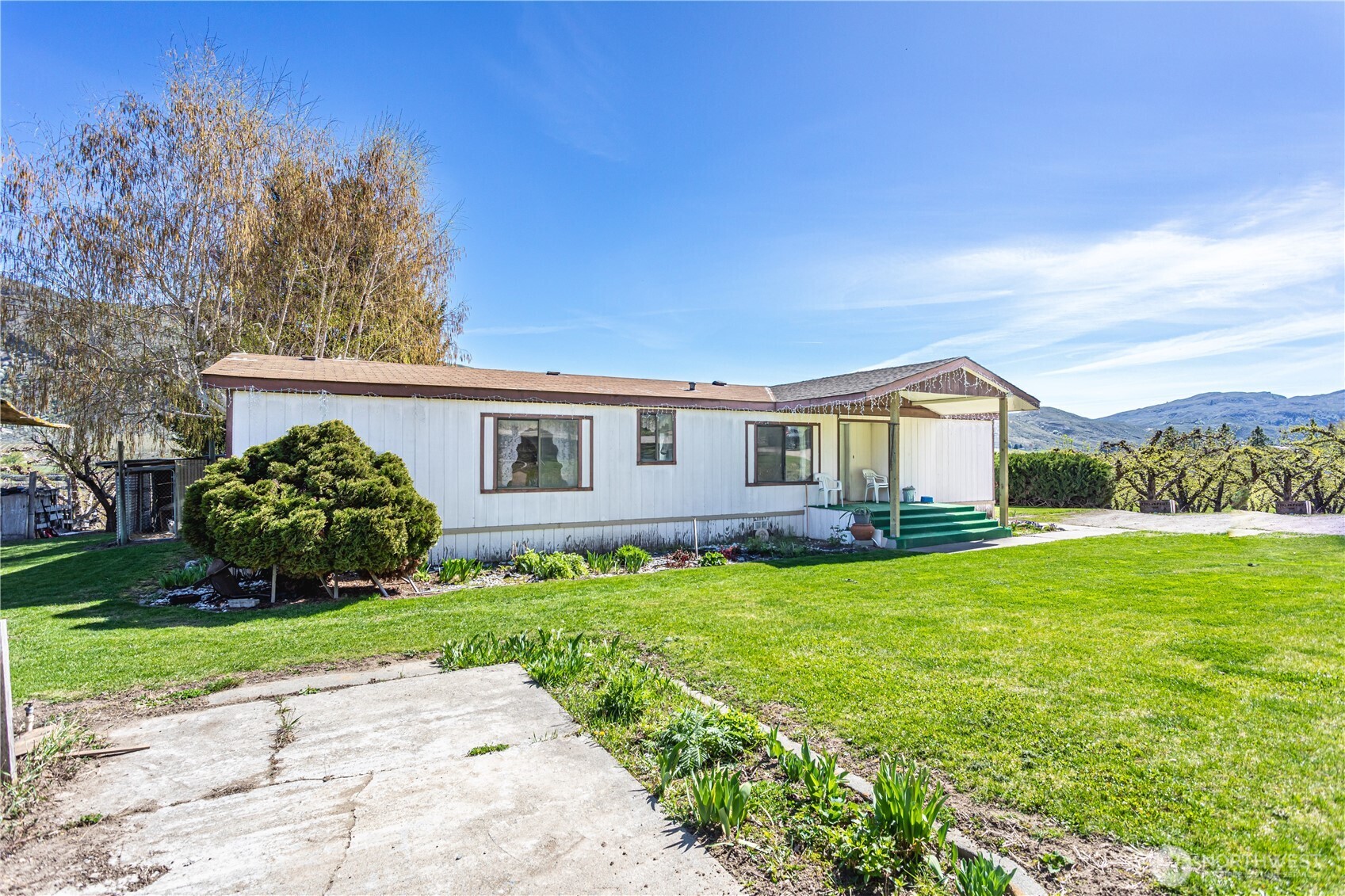 1096 Highway 7 Property Photo 1