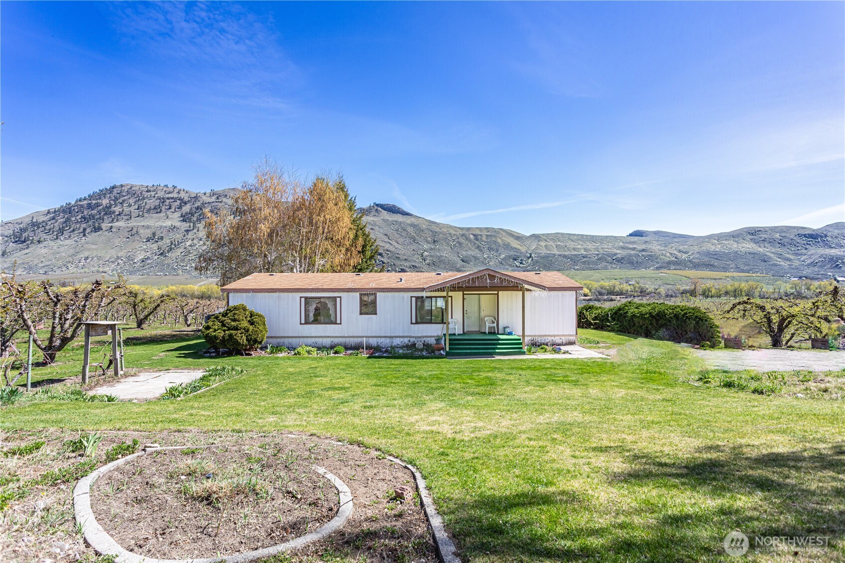 1096 Highway 7 Property Photo 5
