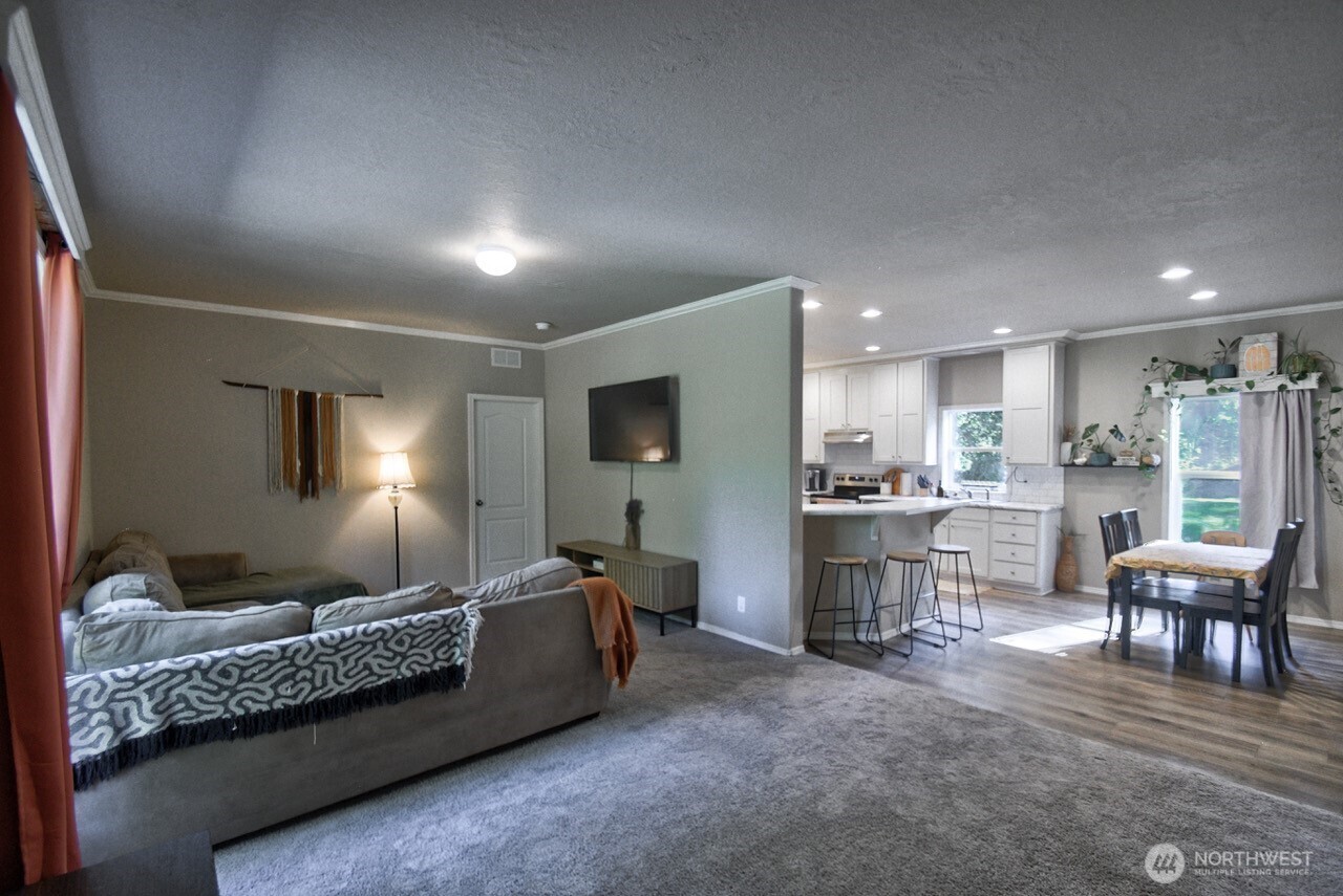 271 E Lansky Drive Property Photo 2