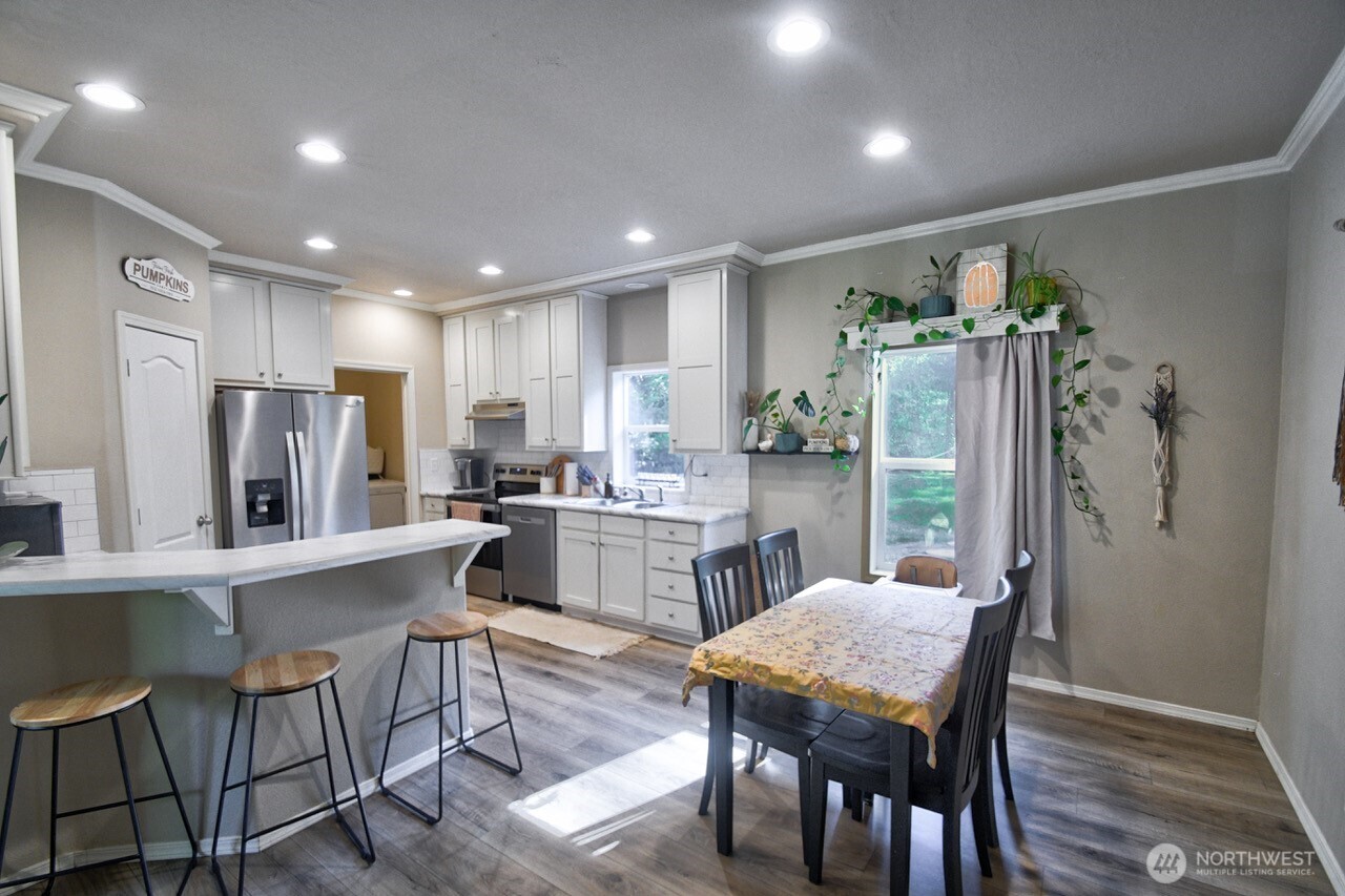 271 E Lansky Drive Property Photo 7