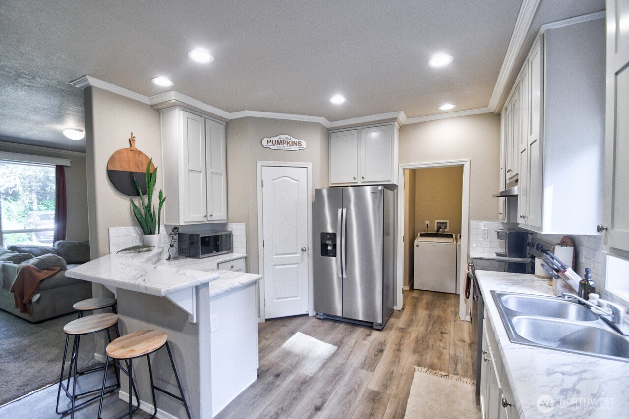 271 E Lansky Drive Property Photo 9