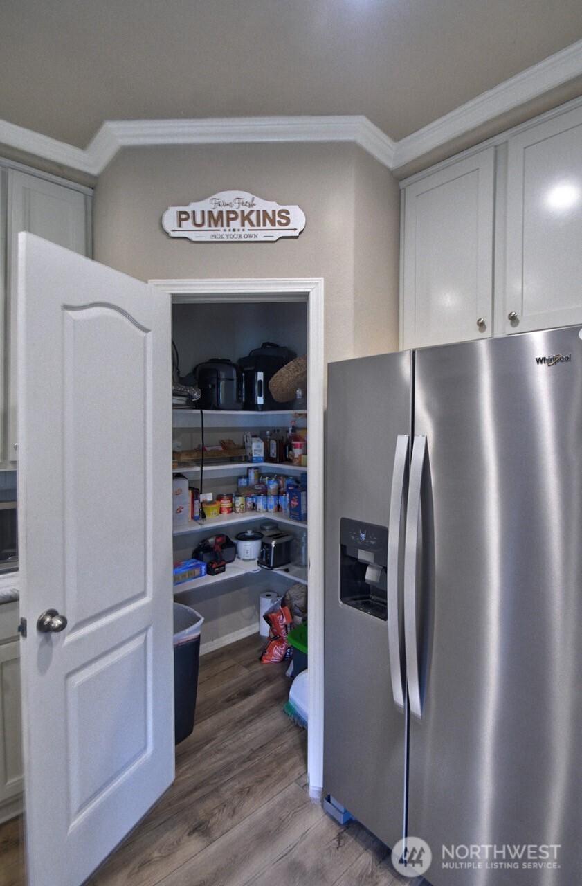 271 E Lansky Drive Property Photo 10