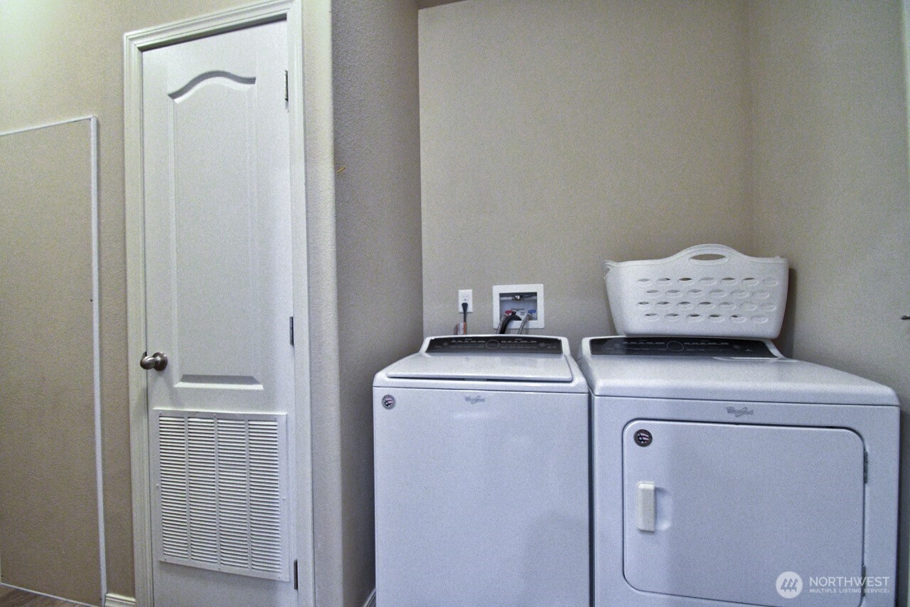 271 E Lansky Drive Property Photo 14