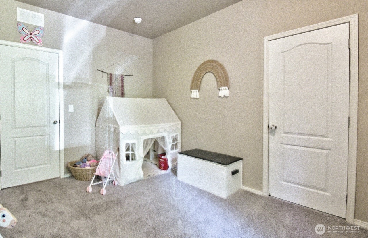 271 E Lansky Drive Property Photo 26