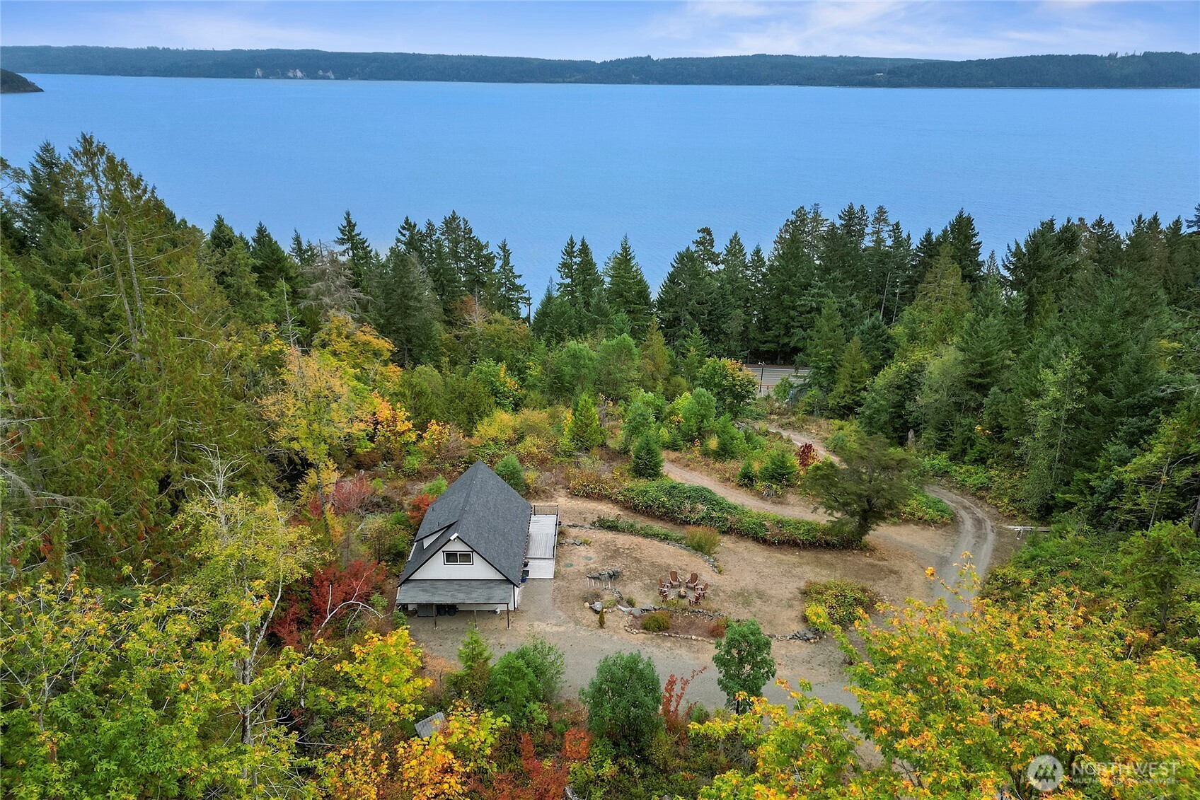 304292 Highway 101 Property Photo 1