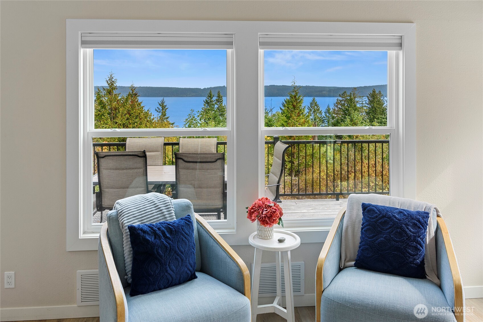 304292 Highway 101 Property Photo 9