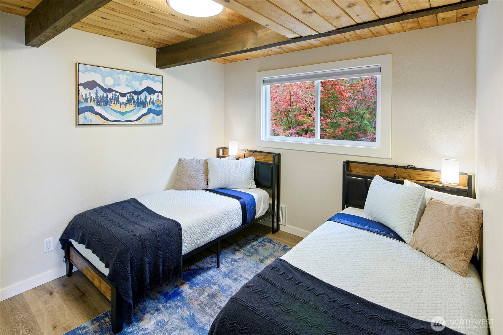 304292 Highway 101 Property Photo 12