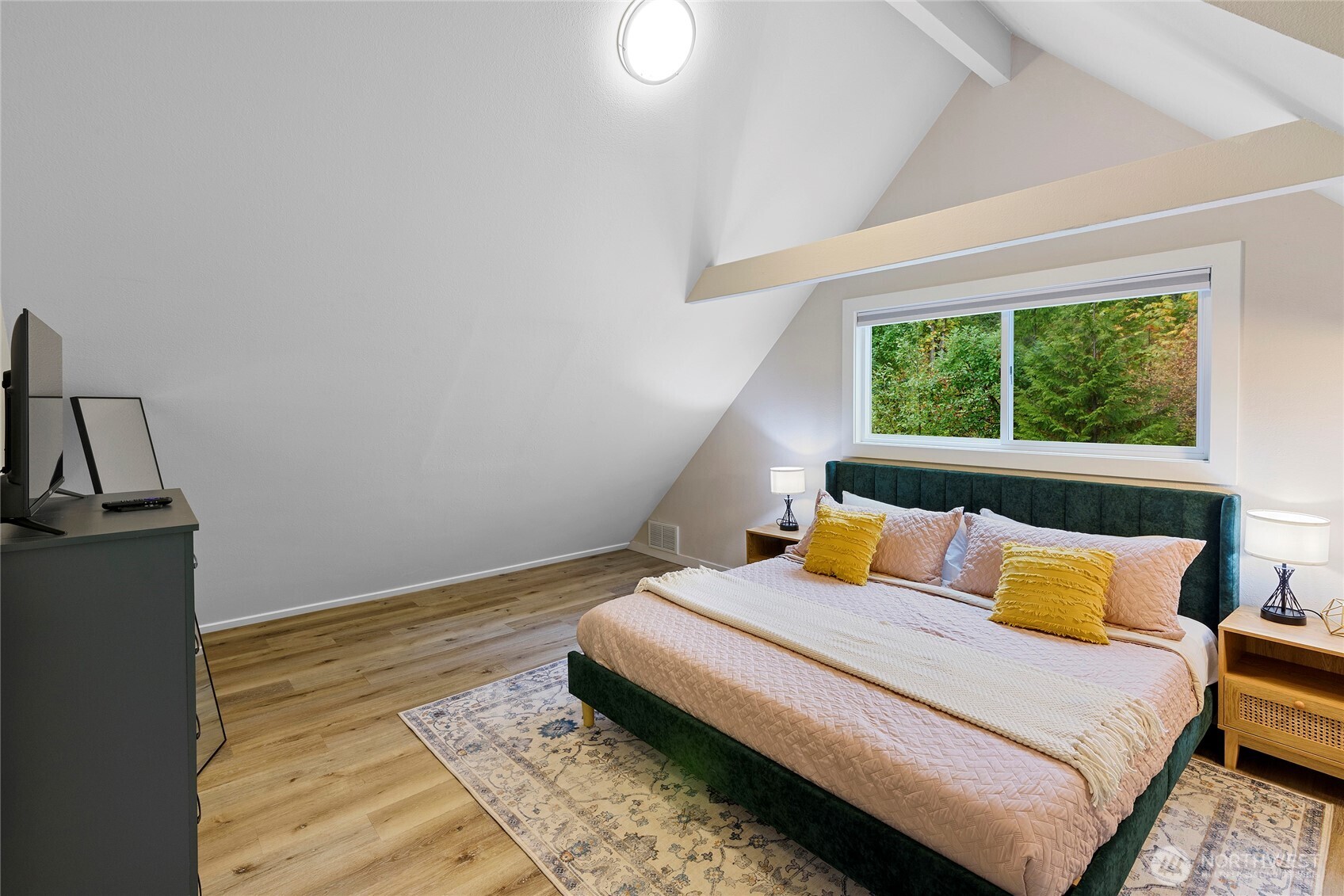 304292 Highway 101 Property Photo 15