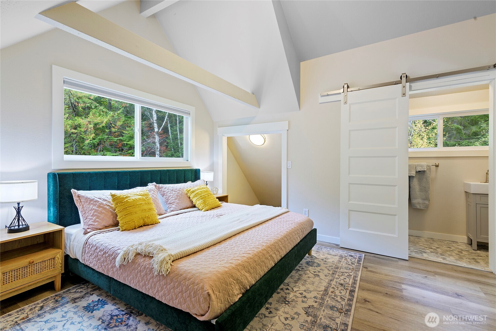 304292 Highway 101 Property Photo 16