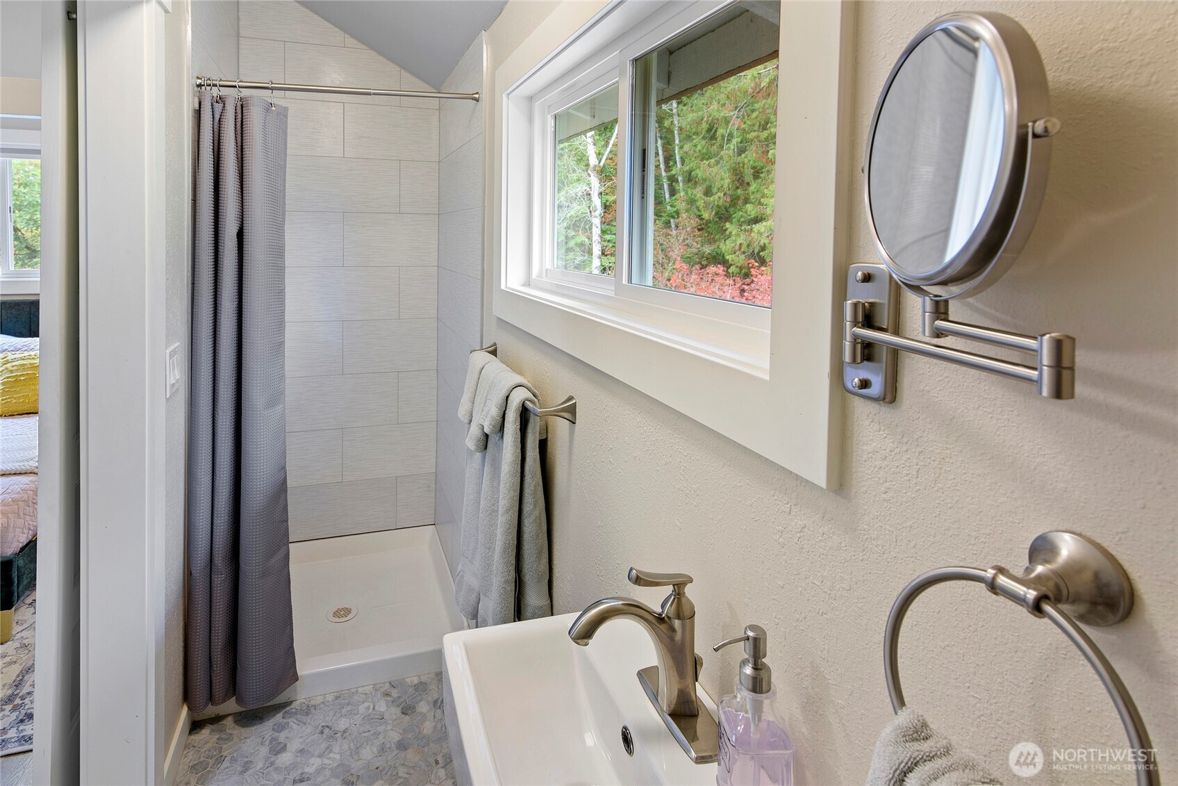 304292 Highway 101 Property Photo 17