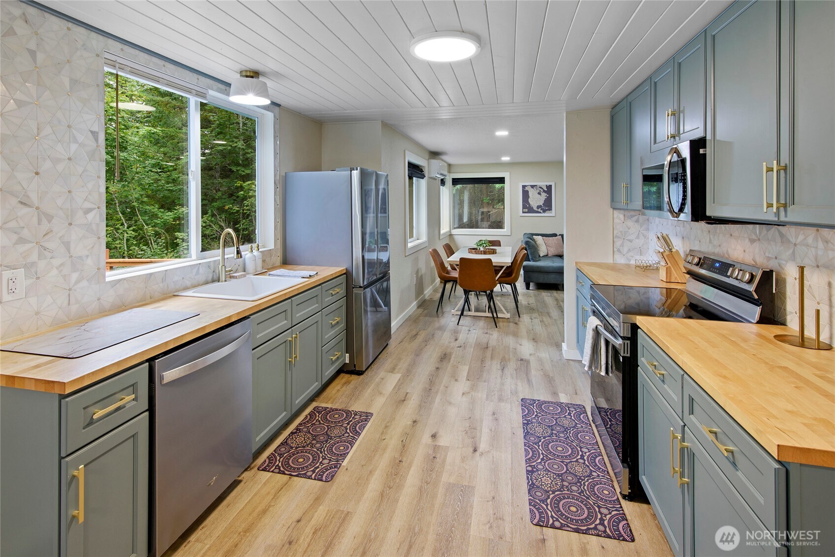 304292 Highway 101 Property Photo 25