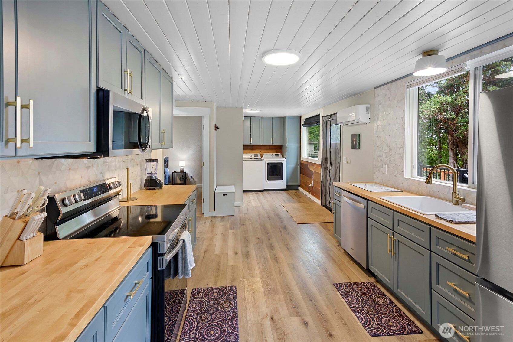 304292 Highway 101 Property Photo 27