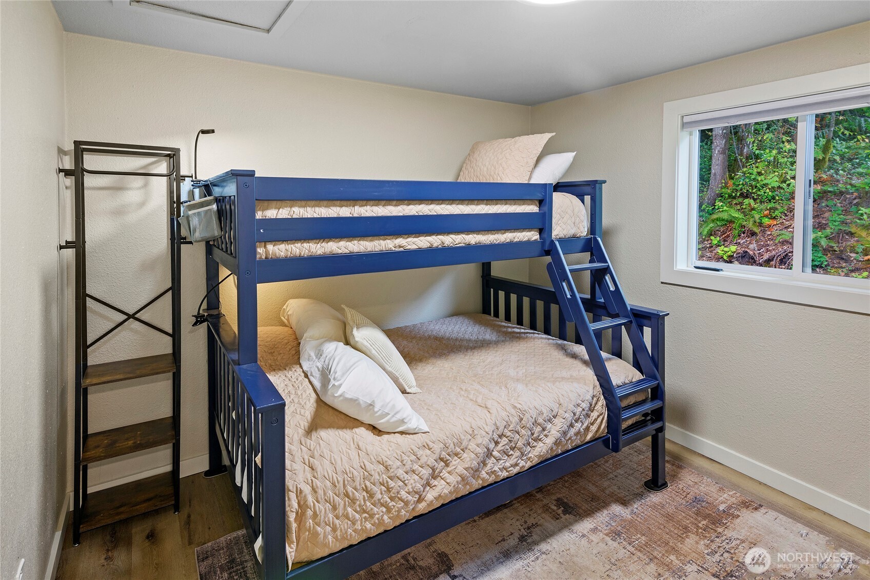 304292 Highway 101 Property Photo 32