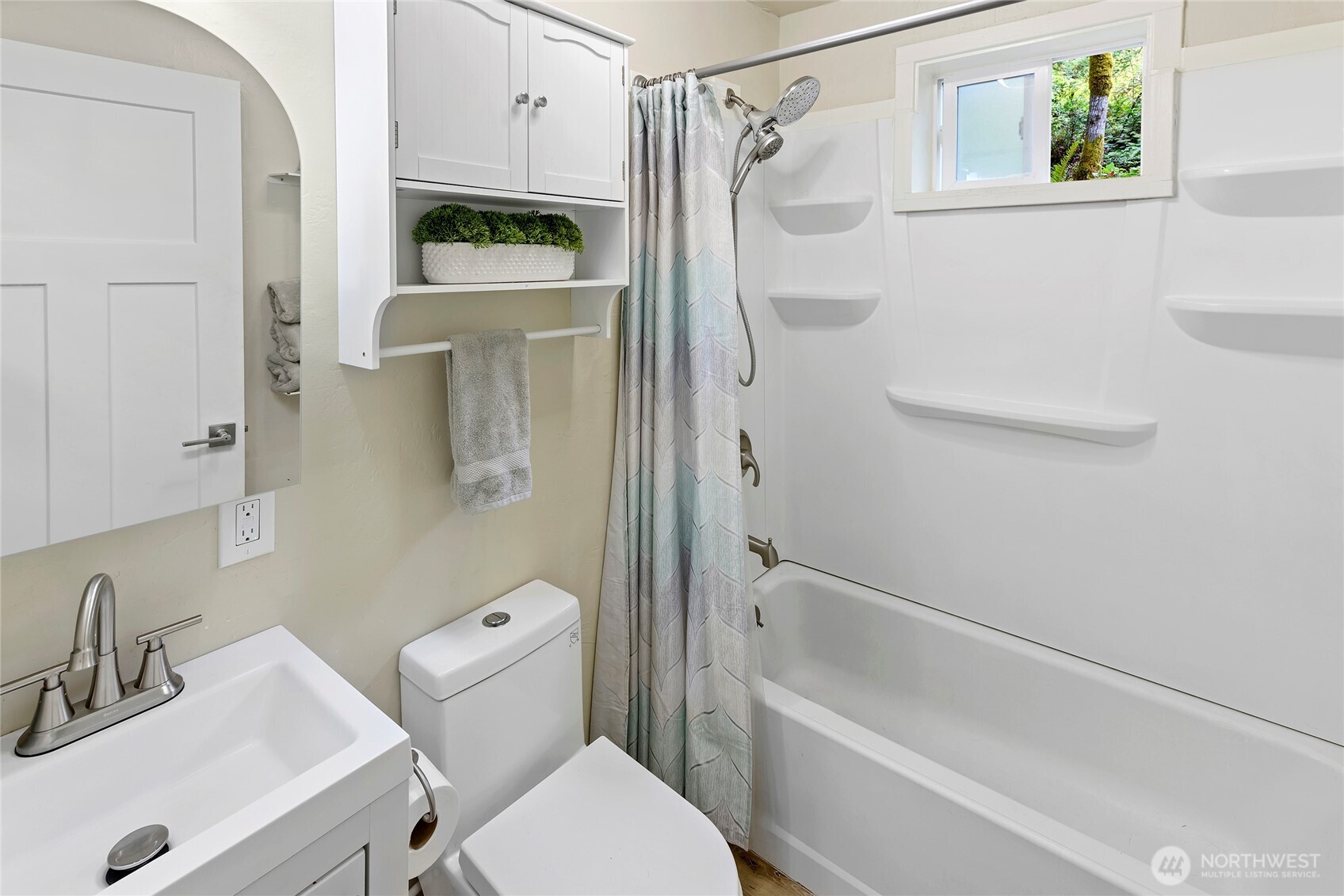 304292 Highway 101 Property Photo 33